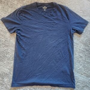 Hollister Men's Blue T-Shirt